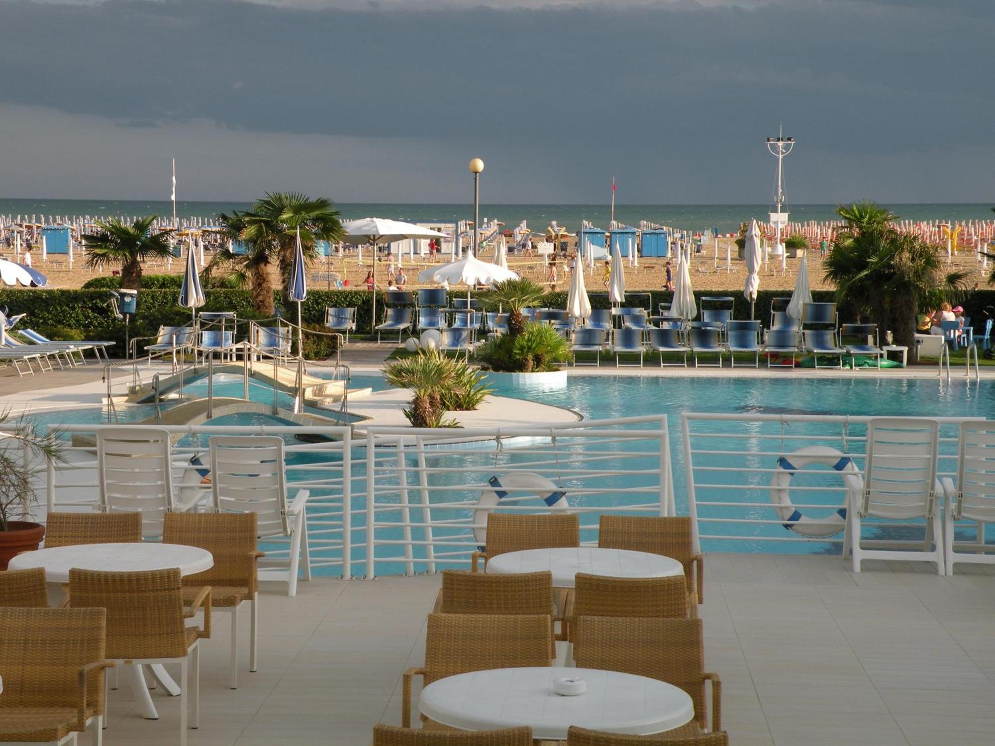 Majestic Beach Hotel & Wellness Μπιμπιόνε Εξωτερικό φωτογραφία