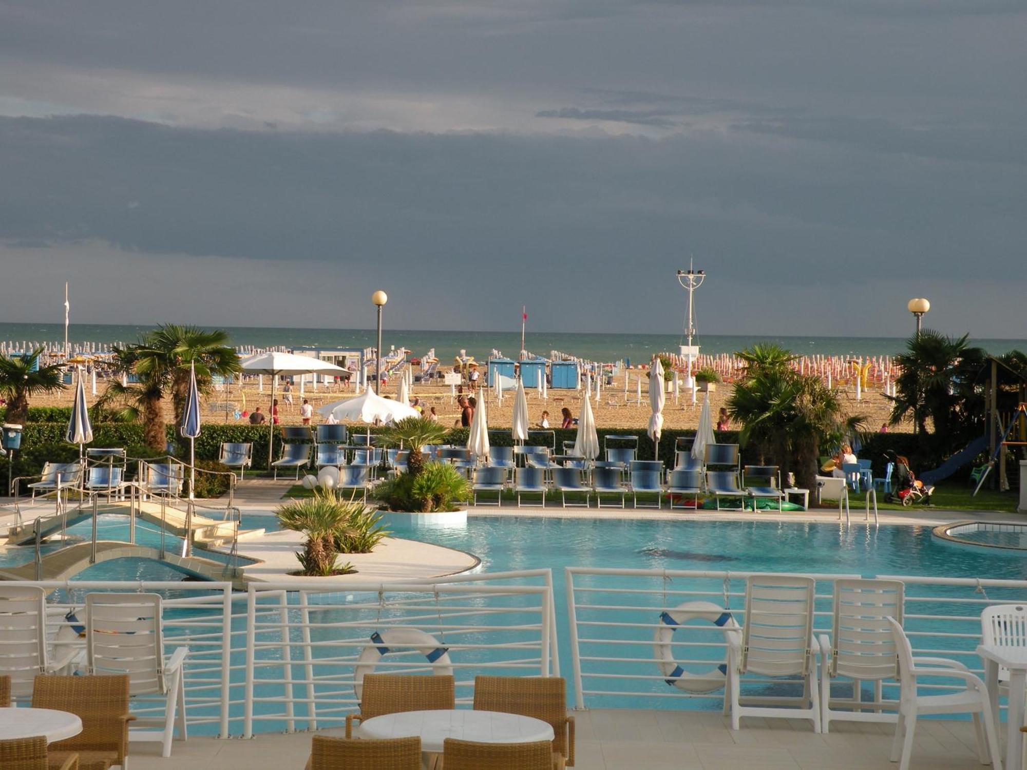 Majestic Beach Hotel & Wellness Μπιμπιόνε Εξωτερικό φωτογραφία